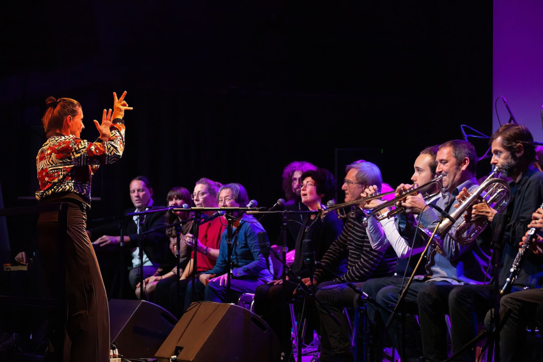 A photo of the Styrian Improvisers Orchestra shot at Musikprotokoll in Dom im Berg Graz 2022